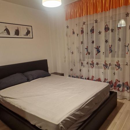 2 Bedrooms Apartment. Галац Екстер'єр фото