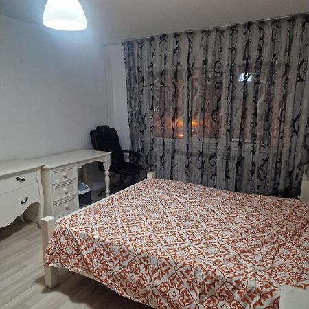 2 Bedrooms Apartment. Галац Екстер'єр фото