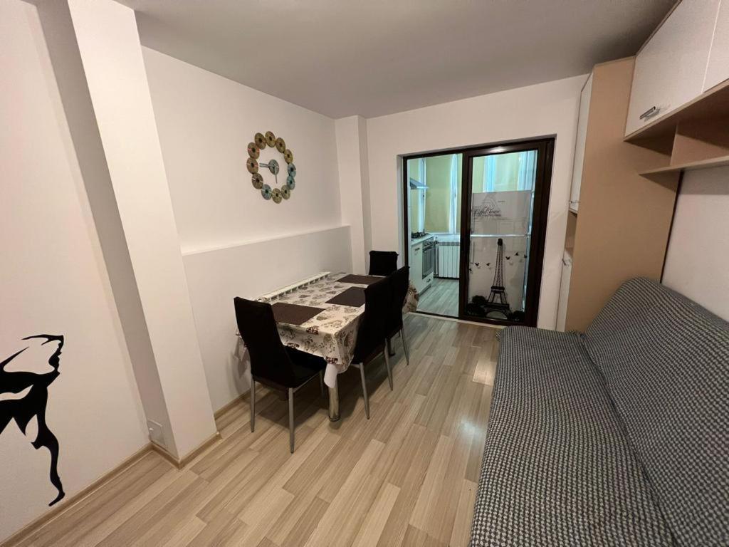 2 Bedrooms Apartment. Галац Екстер'єр фото